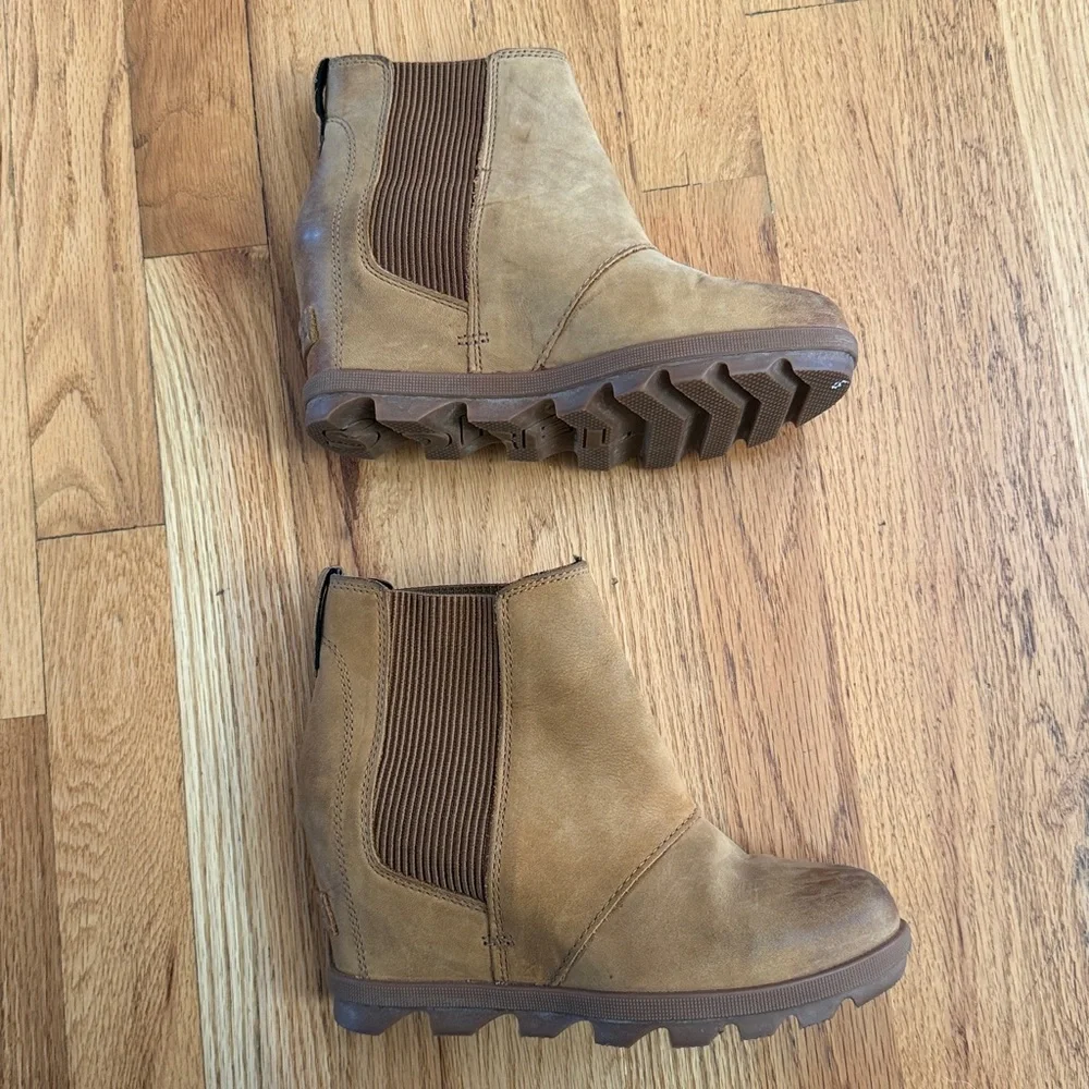 SOREL Joan Rhapsody Chelsea Wedge Boot, Tan, Size 6 - Picture 5 of 6